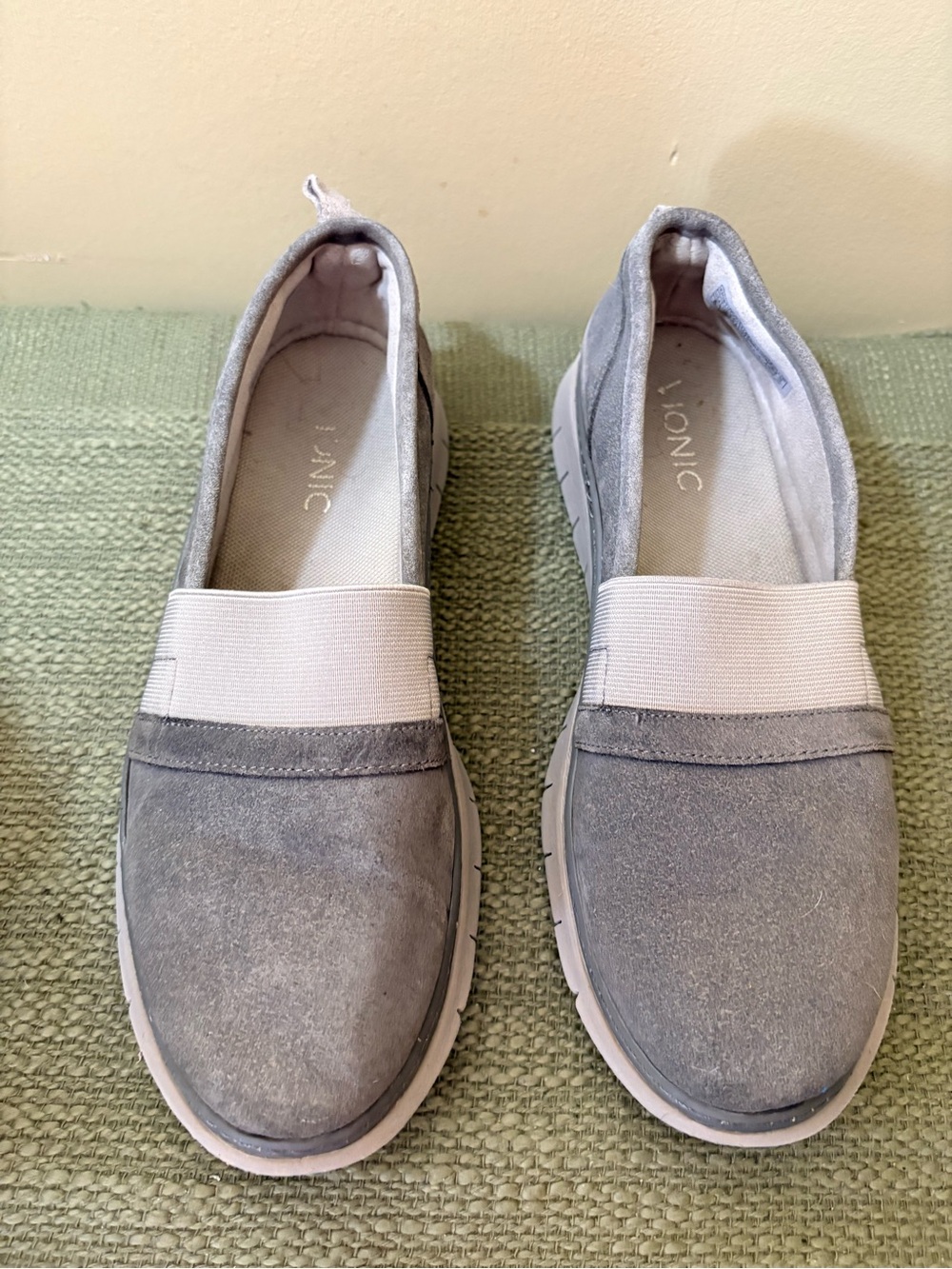 Vionic Women's Slip-On Mules in Light Gray with White Band